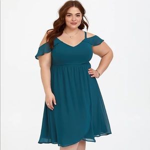 🆕 NWT - teal chiffon cold shoulder dress.
